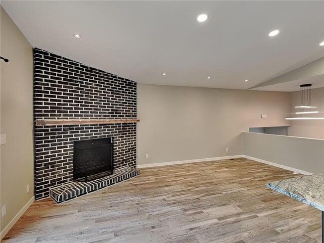 Photo - 14150 Rolling Oaks Cir NE