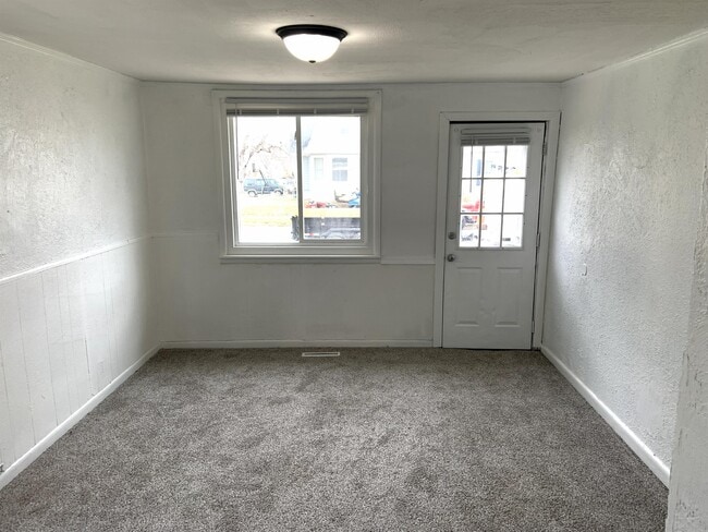 Photo - 827 7th Ave