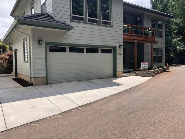 Building Photo - Beautiful Three Bedroom Duplex in South Salem Unit 1990