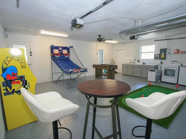 Photo - 55 Velma Dr W