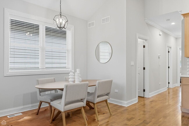 Photo - 547 N Springfield Ave