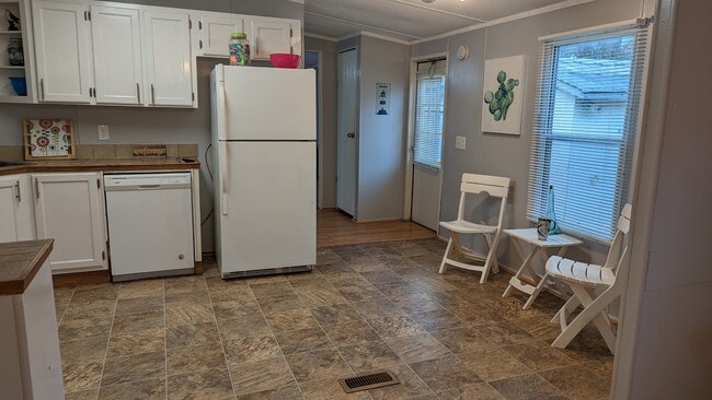 Photo - 106 Sumac Ln