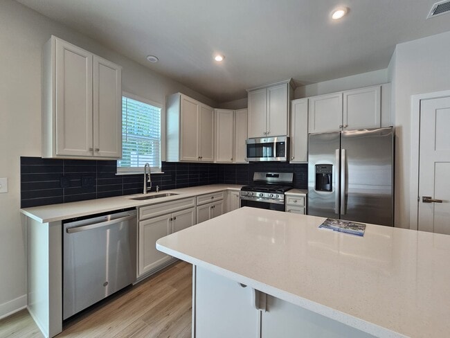 Photo - 340 Lograto Ln