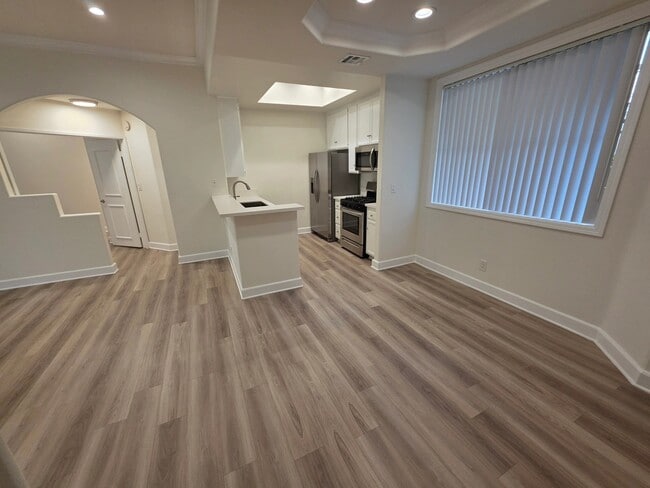 Photo - 2669 S Barrington Ave Unidad 107