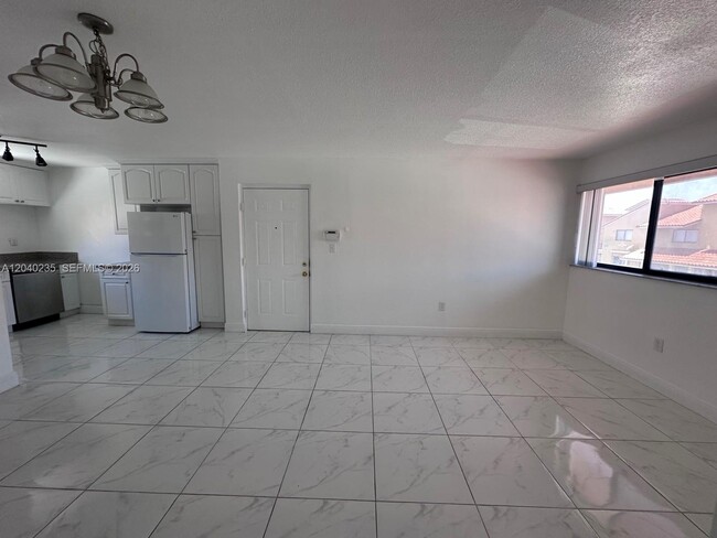 Photo - 2740 W 61st St Unit 204