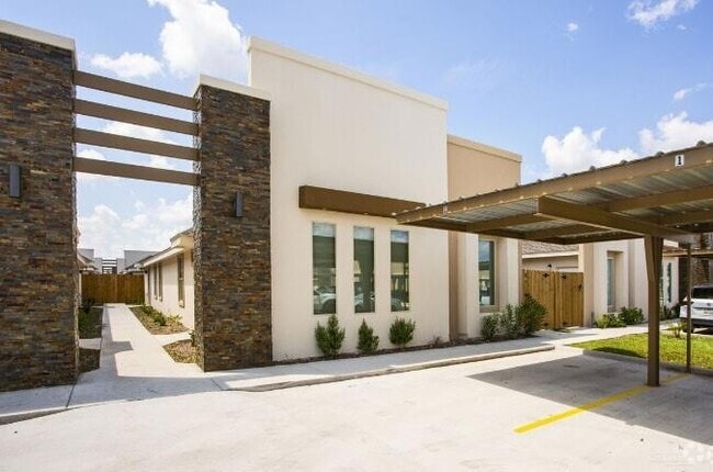 Building Photo - 2021 Stardust Ln Unit 4 Rental