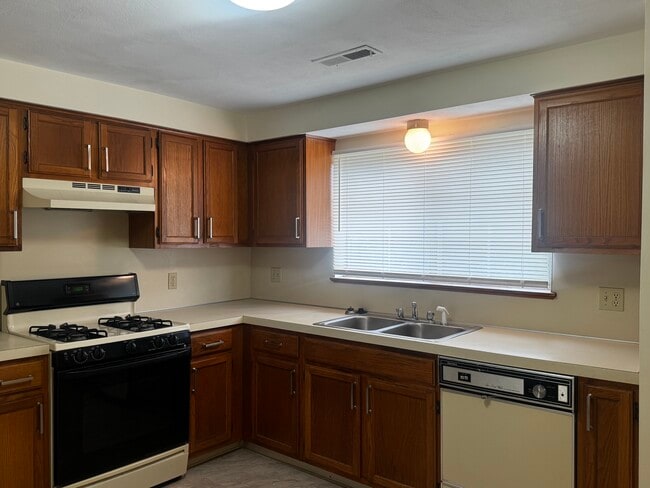 182 Chenango Ave Unit A