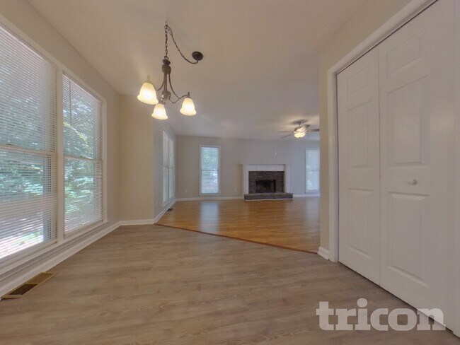 Photo - 157 Kent Ln