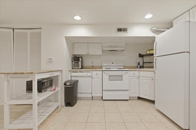 Photo - 3716 N Wayne Ave Unidad GR