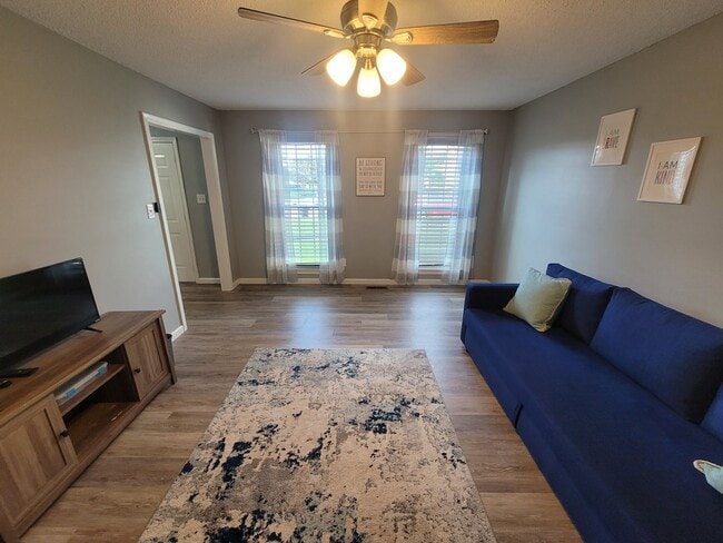 Photo - 1012 Meadowview Pl