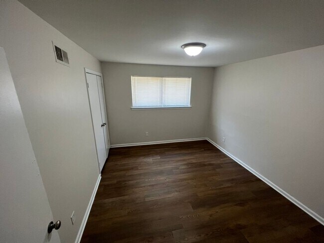 Photo - 2583/2585 Oxford Unit 2583 Oxford