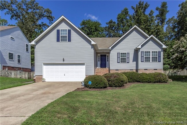 Beautiful 4-Bedroom Home with Spacious Bac... - Beautiful 4-Bedroom Home with Spacious Bac...