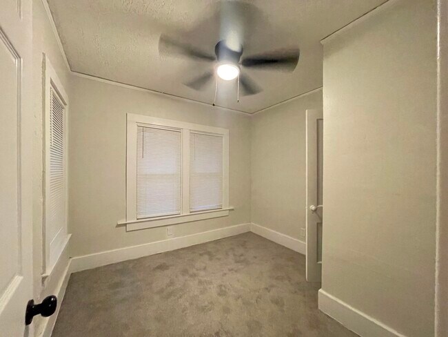 Photo - 3257 Blaine St