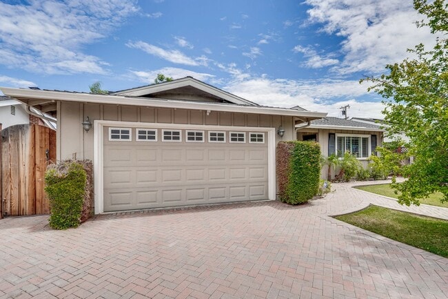 Photo - Spacious Home off of Hillsdale with Amazing Kitchen & Backyard! Ready to Rent.