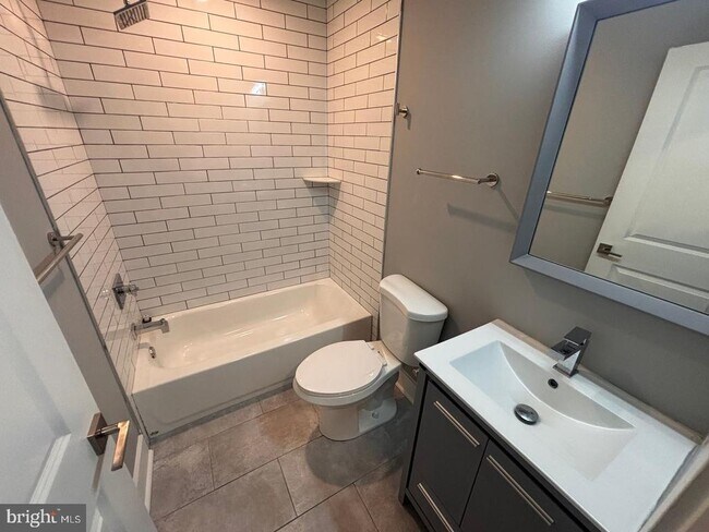 Photo - 3255 Ridge Ave Unit 2