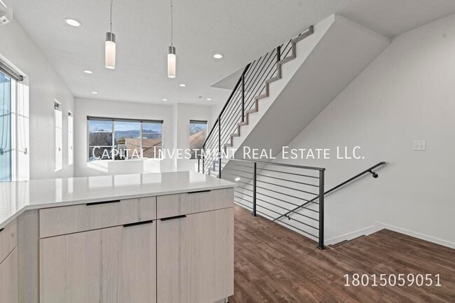 Photo - 1689 S W Temple St Unidad 112