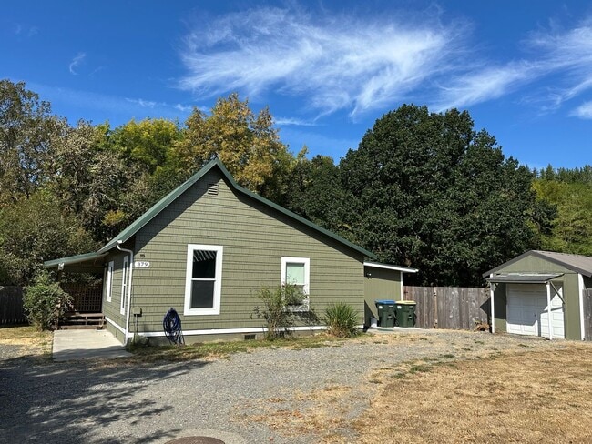 Photo - 379 Greene St
