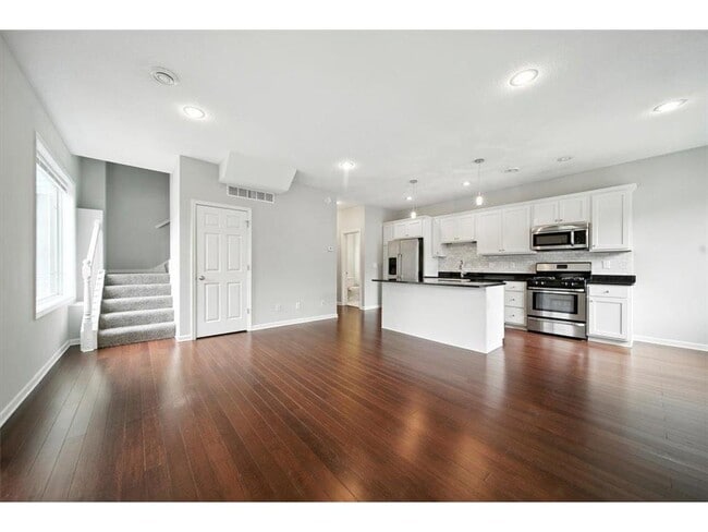 600 W 32nd St