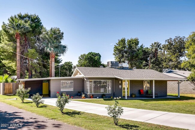 Photo - 1049 E Colter St Casa