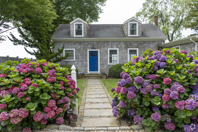 Building Photo - 1429 Peconic Bay Blvd Rental