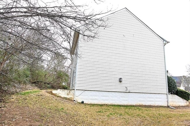 Photo - 130 Springbottom Dr SE