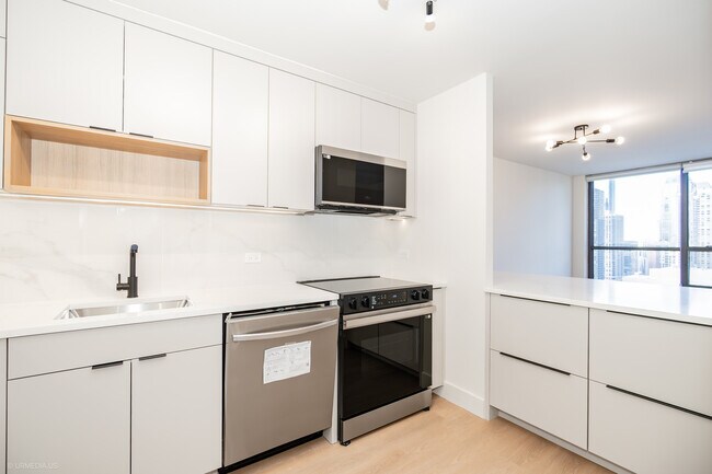 Photo - 405 N Wabash Ave