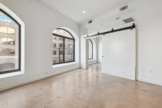 Photo - 507 Sabine St Unit 810