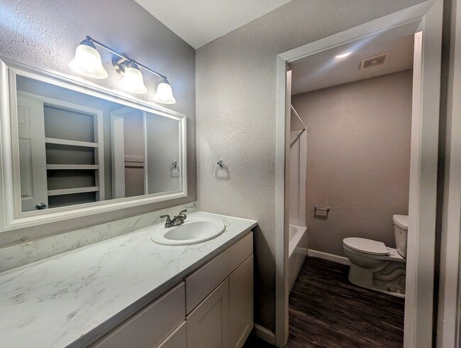 Photo - 2400 Brookridge Dr