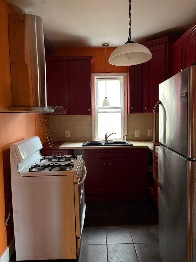 Building Photo - 129 Willow St Unit 129 willow St 1st floor