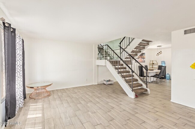 Building Photo - 4807 W Northern Ave