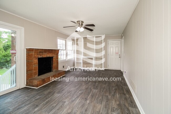 Photo - 2300 Oakcrest Rd