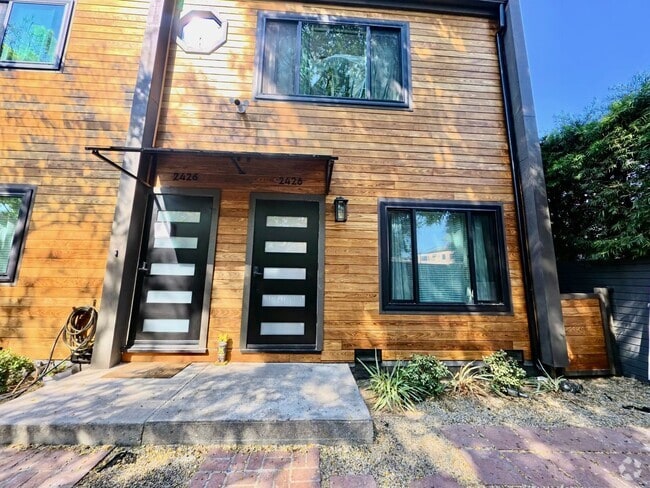 Building Photo - 2428 Ocean Ave Unit 2428 Rental