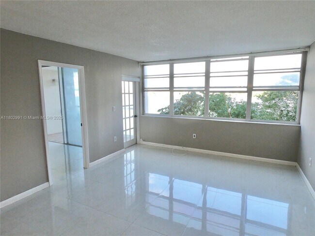 Photo - 1301 NE Miami Gardens Dr Unit 202W