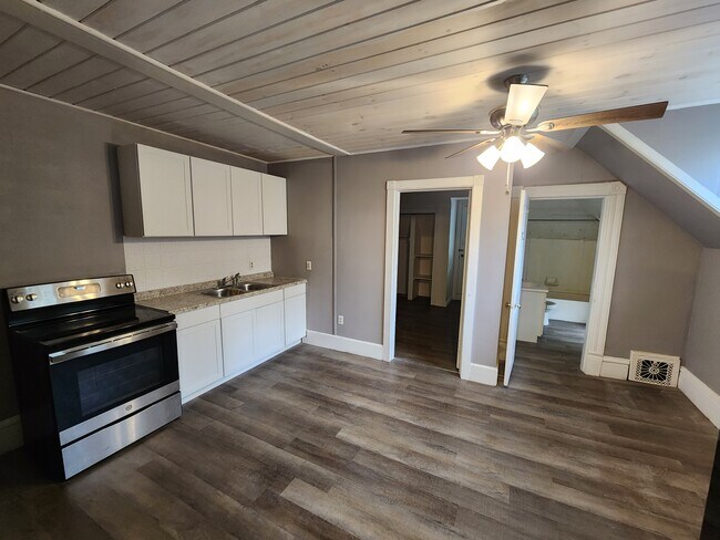 kitchen - 23 Clay St Unit 3