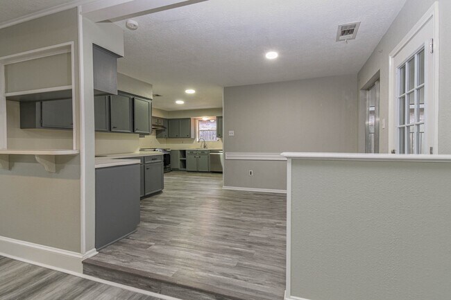 Photo - 16911 Summit Oaks Ln