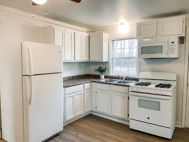 Photo - 205 E Matthews St