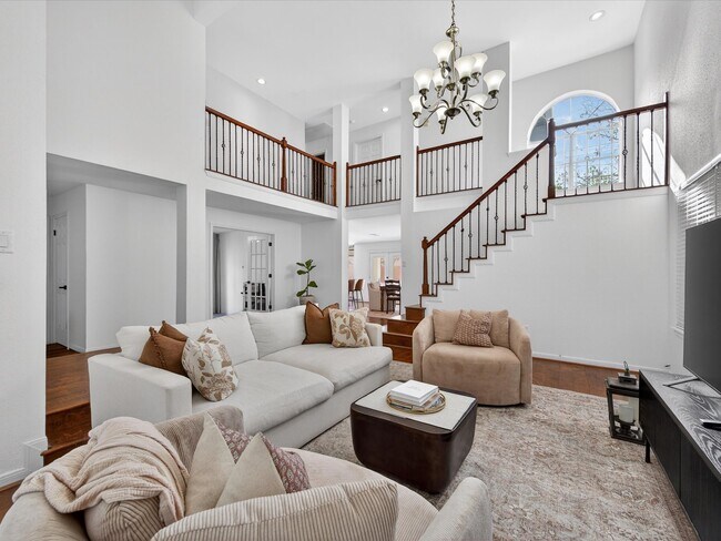 Photo - 1676 Beaconshire