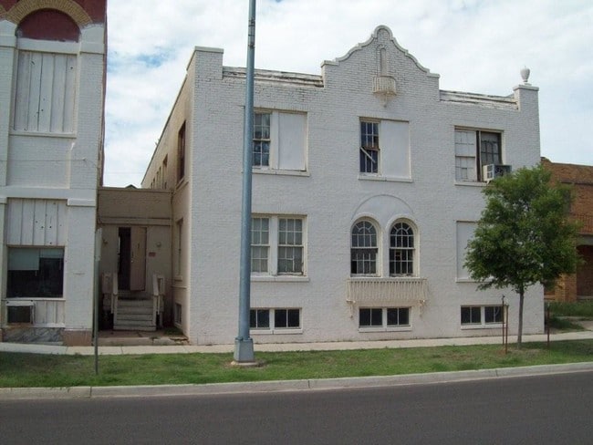 Photo - Apartments-315 W Broadway St