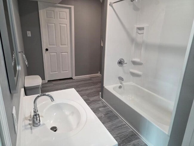 Photo - 2821 Greenway Dr Unit The Greenway Flat (Utilities Incld)