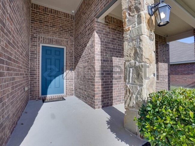 Photo - 15008 Waters Dr