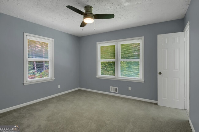 Photo - 137 Hillcrest Dr SE