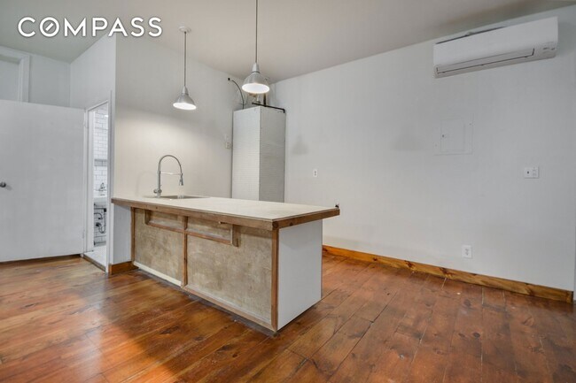 Photo - 329 Broome St Casa