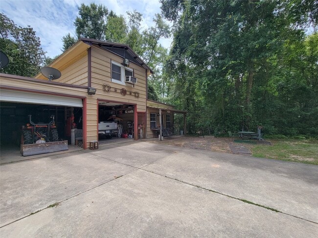 Building Photo - 13200 Young Sam Rd