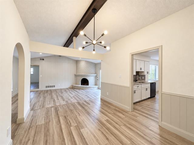 2404 Kentfield Ln