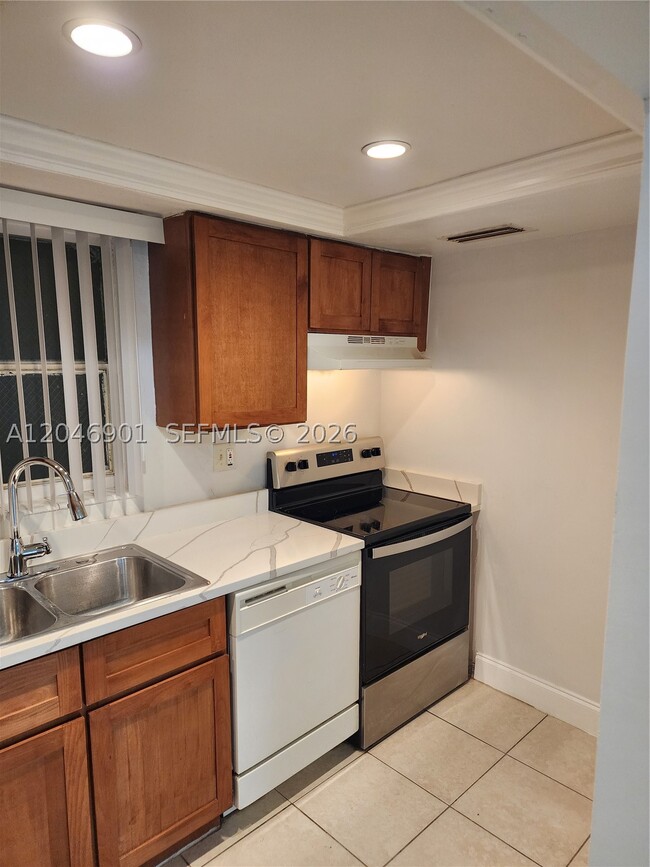 Building Photo - 7410 SW 82nd St Unit K110