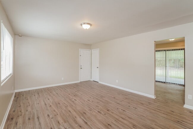 Photo - 2085 Hugh Edwards Dr