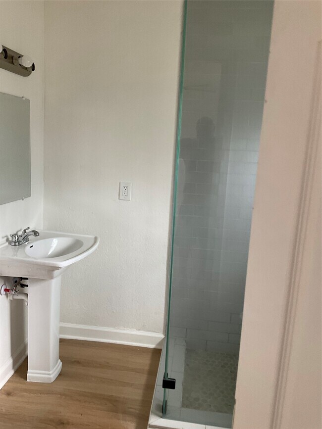 Photo - 326 E 1st St