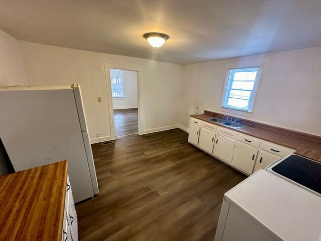 Photo - Two Bedroom, 1 Bath House in Columbia!