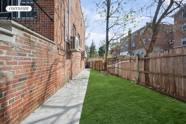 Photo - 224 W 252nd St