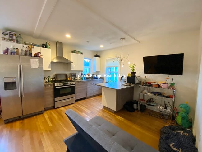 Photo - 128 Hillside St Unit 2